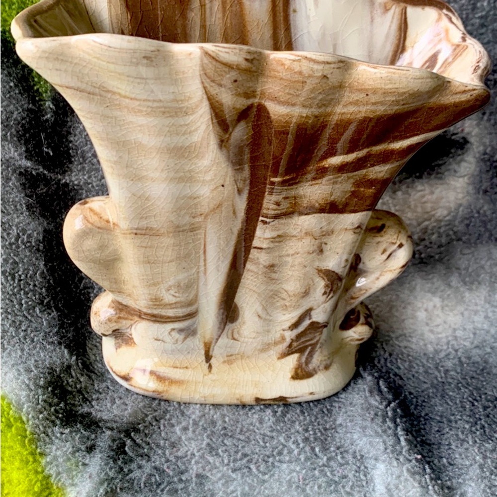 Chocolate swirl vase